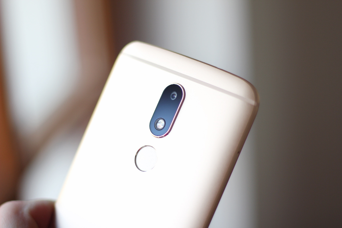Moto M