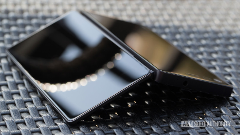 zte axon M