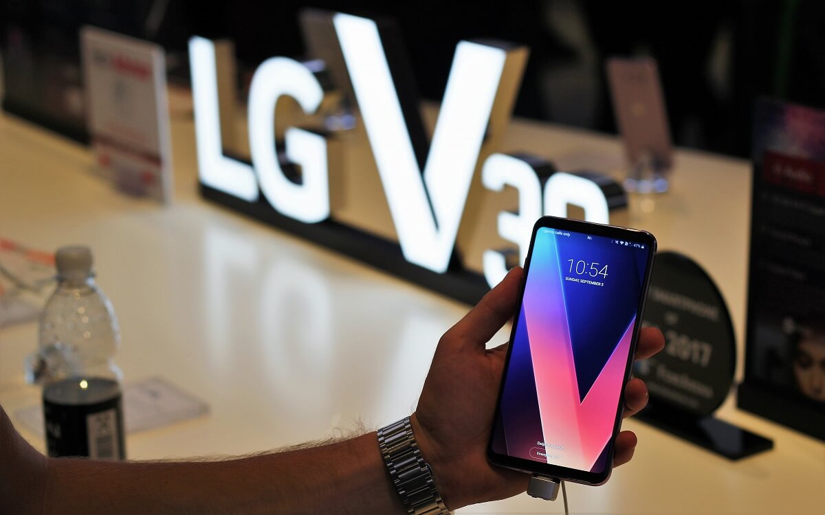 LG V30