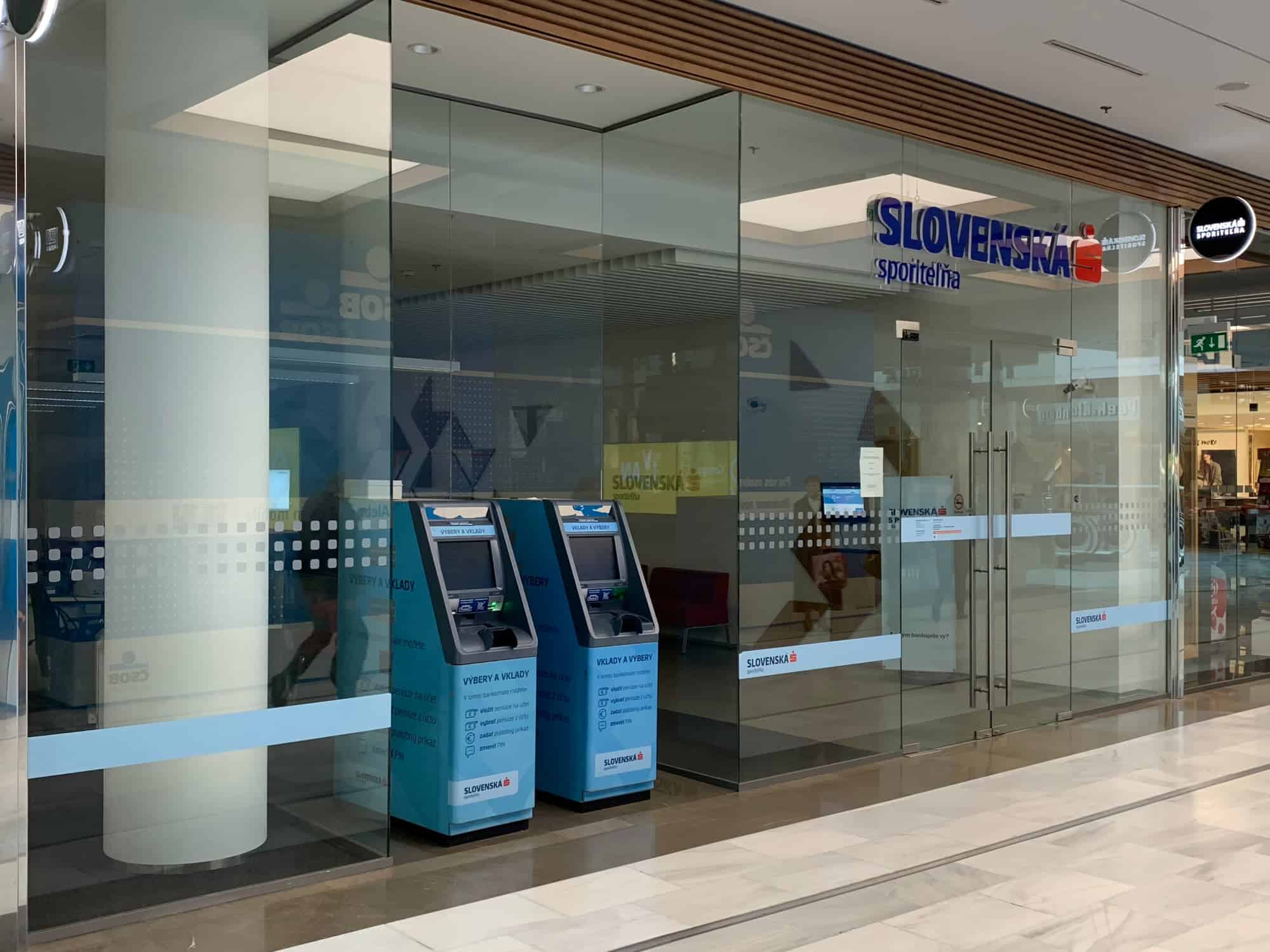 Slovenská sporiteľňa 7. decembra odstaví karty a bankomaty, klientom radí pripraviť si hotovosť