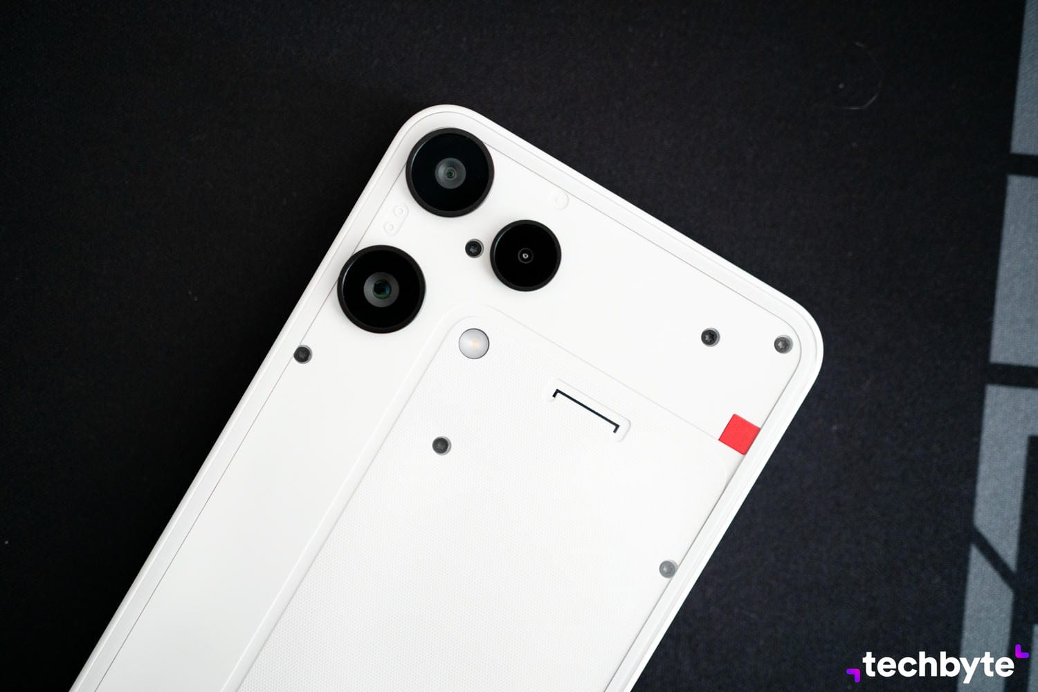 Nothing Phone (3a) Lite za 259 eur ponúka vyváženú výbavu a výrazný softvér